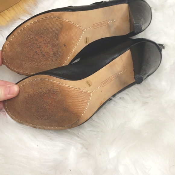 Vince Camuto Alta Black Leather Heels Size 6.5 Rosette Details Peep Toe - Picture 11 of 13